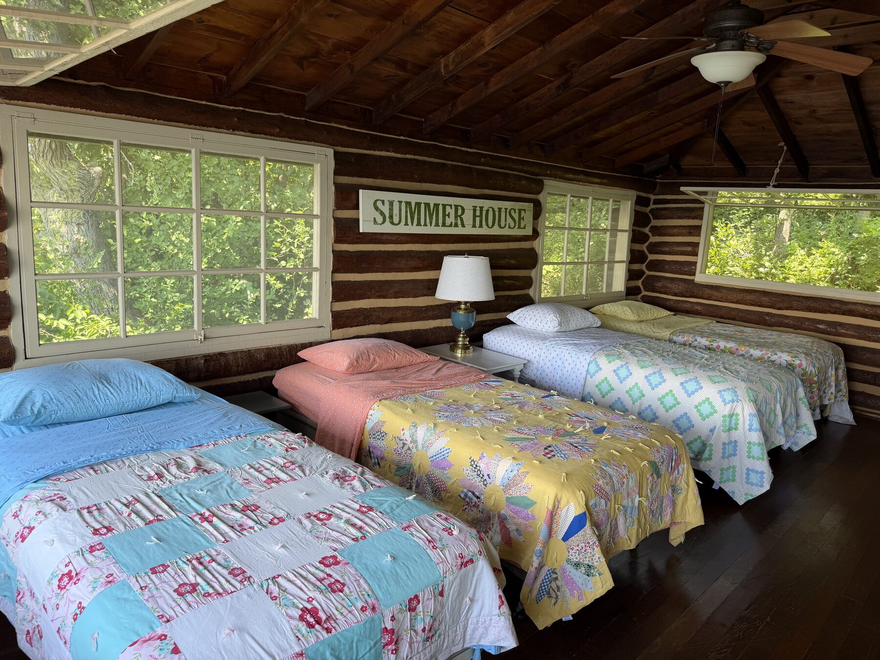 Bunkhouse with four beds, Summer House sign